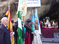 Banderas de ceremonias correspondientes a cada región y/o país vinculado/a con este evento