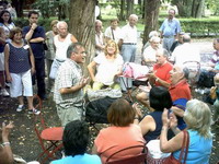 Los andaluces cantando en el parque