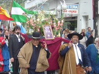 Los gauchos jujeños participando del traslado de la imagen de la Blanca Paloma