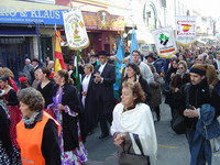 Los fieles a la Reina de las Marismas camino a la Romera